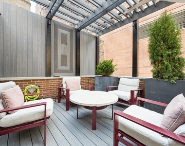 1318 N Astor Street - Photo Thumbnail 45