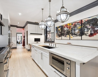 1318 N Astor Street - Photo Thumbnail 28