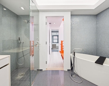 1318 N Astor Street - Photo Thumbnail 49