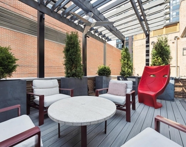 1318 N Astor Street - Photo Thumbnail 44