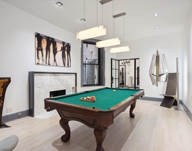 1318 N Astor Street - Photo Thumbnail 11