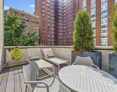 1318 N Astor Street - Photo Thumbnail 59