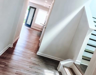 2367 Summit Avenue Nw - Photo Thumbnail 4