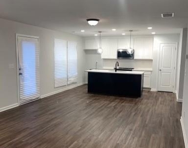 2367 Summit Avenue Nw - Photo Thumbnail 6