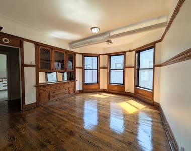 4943 N Winthrop Avenue - Photo Thumbnail 1