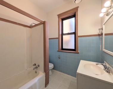 4943 N Winthrop Avenue - Photo Thumbnail 11
