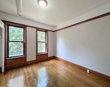 4943 N Winthrop Avenue - Photo Thumbnail 9