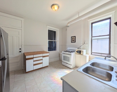 4943 N Winthrop Avenue - Photo Thumbnail 3