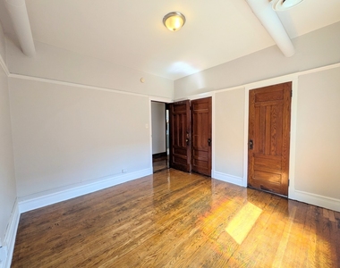 4943 N Winthrop Avenue - Photo Thumbnail 13