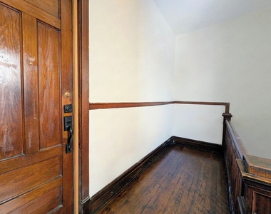 4943 N Winthrop Avenue - Photo Thumbnail 5