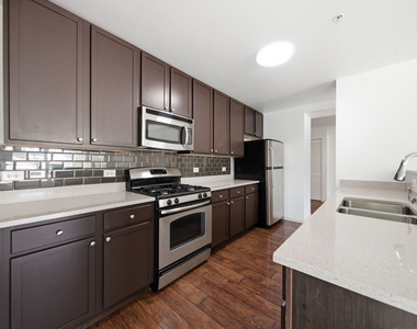 125 Lakeview Drive - Photo Thumbnail 7