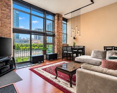 1631 S Michigan Avenue - Photo Thumbnail 2
