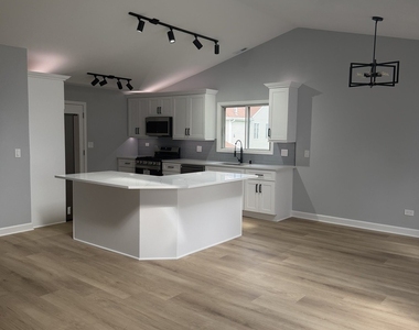 2436 W Salem Court - Photo Thumbnail 4
