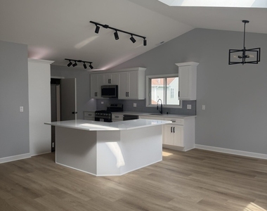 2436 W Salem Court - Photo Thumbnail 1