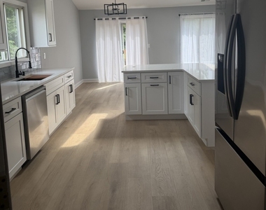 2436 W Salem Court - Photo Thumbnail 2