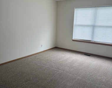 323 Tower Hill Drive - Photo Thumbnail 5