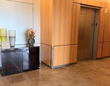 340 E Randolph Street - Photo Thumbnail 5