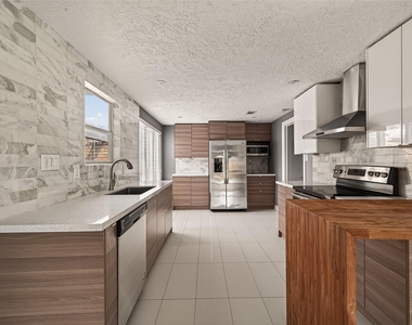 2130 Round Lake Drive - Photo Thumbnail 13