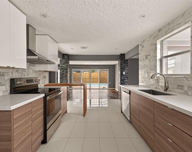 2130 Round Lake Drive - Photo Thumbnail 19