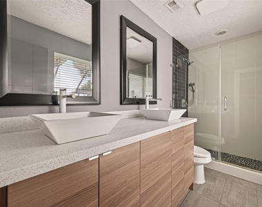 2130 Round Lake Drive - Photo Thumbnail 27