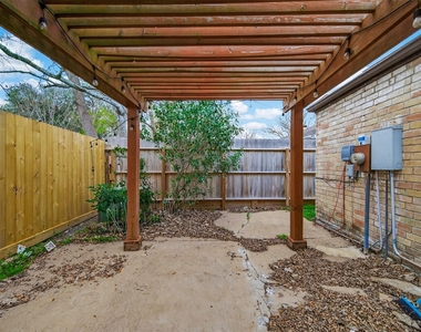 2130 Round Lake Drive - Photo Thumbnail 35
