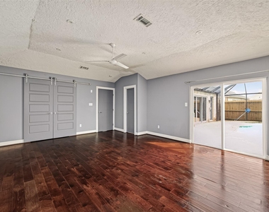 2130 Round Lake Drive - Photo Thumbnail 23