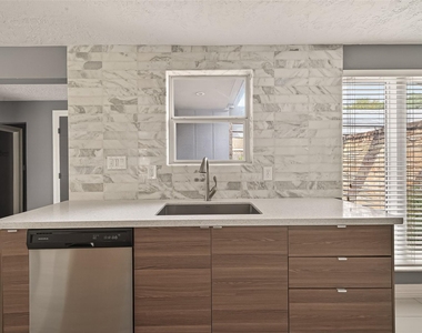 2130 Round Lake Drive - Photo Thumbnail 16