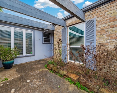 2130 Round Lake Drive - Photo Thumbnail 4