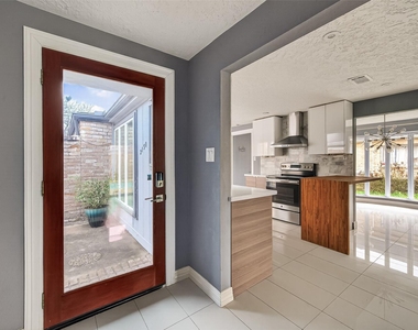2130 Round Lake Drive - Photo Thumbnail 6