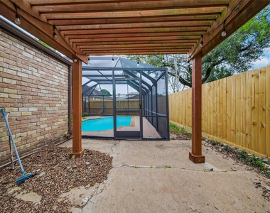 2130 Round Lake Drive - Photo Thumbnail 34
