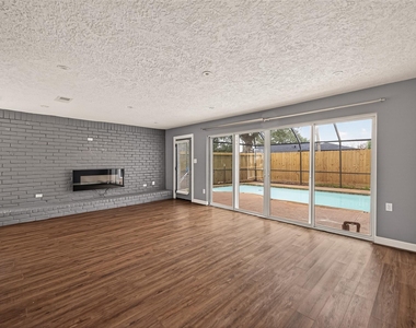 2130 Round Lake Drive - Photo Thumbnail 7