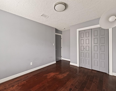 2130 Round Lake Drive - Photo Thumbnail 31