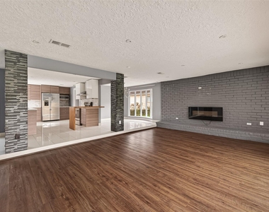 2130 Round Lake Drive - Photo Thumbnail 8
