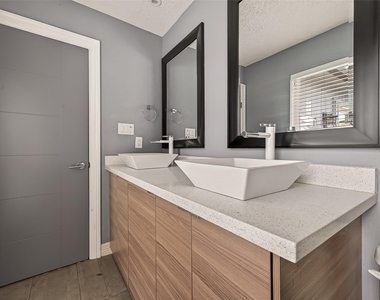 2130 Round Lake Drive - Photo Thumbnail 26