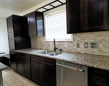 2507 Cypress Island Drive - Photo Thumbnail 14