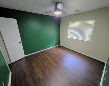 2507 Cypress Island Drive - Photo Thumbnail 28