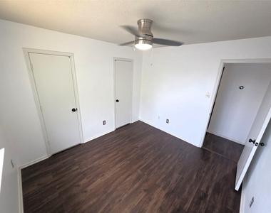 2507 Cypress Island Drive - Photo Thumbnail 21