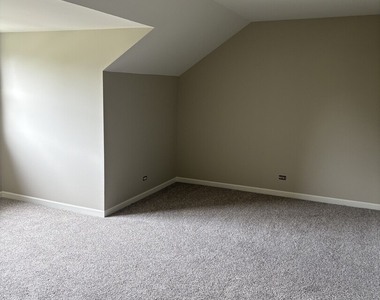 2284 Salisbury Drive - Photo Thumbnail 5