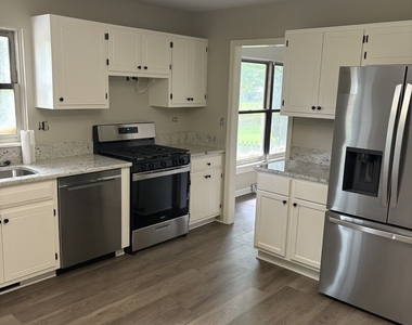 2284 Salisbury Drive - Photo Thumbnail 3