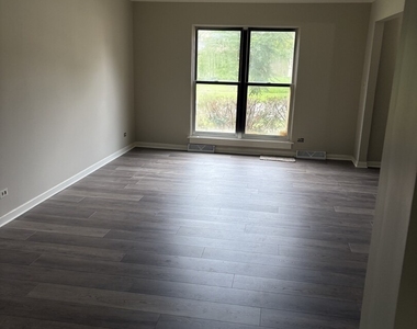 2284 Salisbury Drive - Photo Thumbnail 2