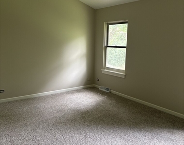 2284 Salisbury Drive - Photo Thumbnail 9