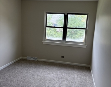2284 Salisbury Drive - Photo Thumbnail 8