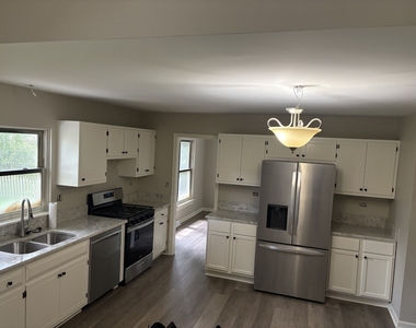2284 Salisbury Drive - Photo Thumbnail 4