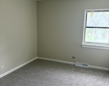 2284 Salisbury Drive - Photo Thumbnail 6