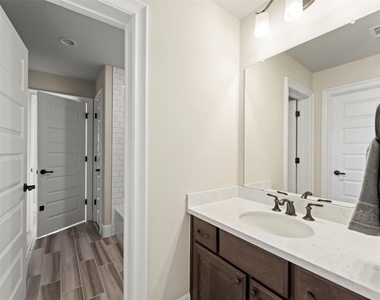 9407 Fox Bend Lane - Photo Thumbnail 16