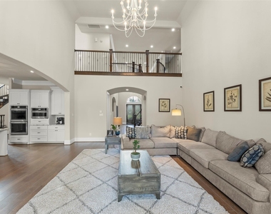 9407 Fox Bend Lane - Photo Thumbnail 4