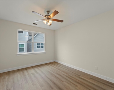 1803 Palmetto Landing Drive - Photo Thumbnail 38