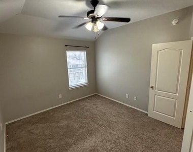 2417 Seguine Drive - Photo Thumbnail 12