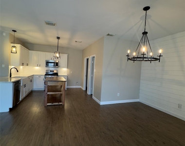 2417 Seguine Drive - Photo Thumbnail 3