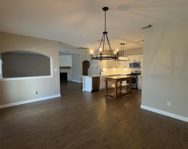 2417 Seguine Drive - Photo Thumbnail 2
